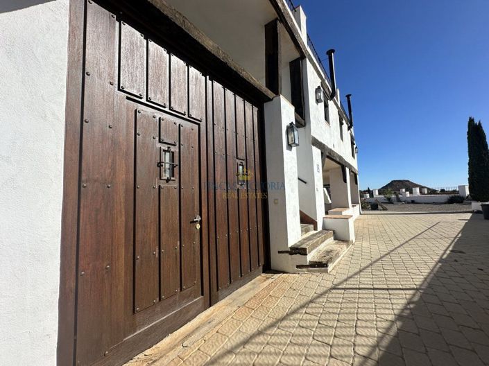 Image No.12-7 Bed Property for sale