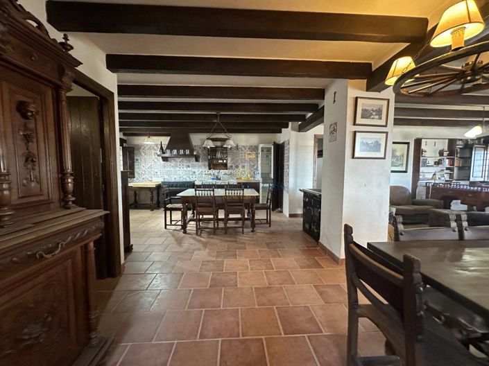 Image No.13-7 Bed Property for sale