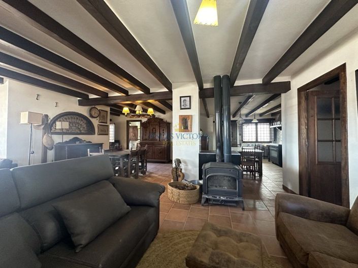 Image No.14-7 Bed Property for sale