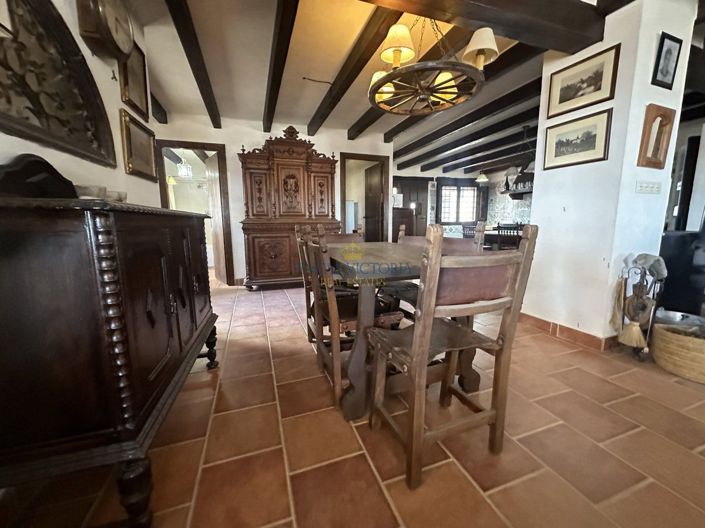 Image No.15-7 Bed Property for sale