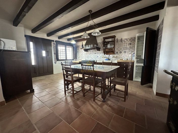 Image No.16-7 Bed Property for sale