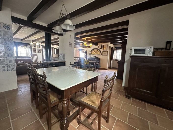 Image No.18-7 Bed Property for sale