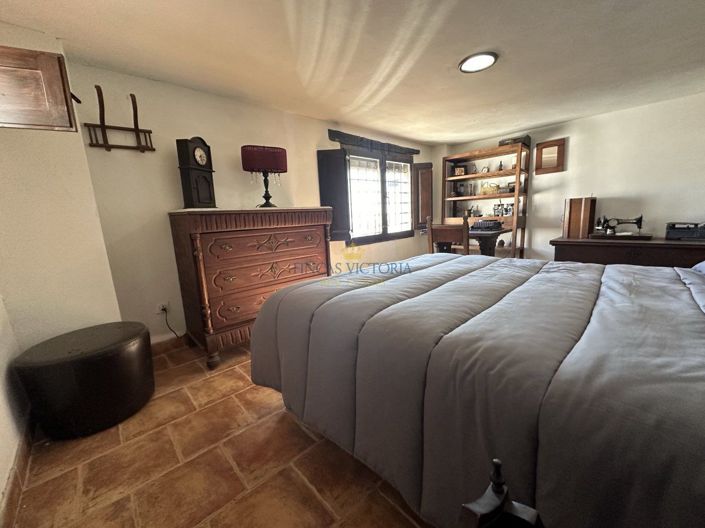 Image No.19-7 Bed Property for sale