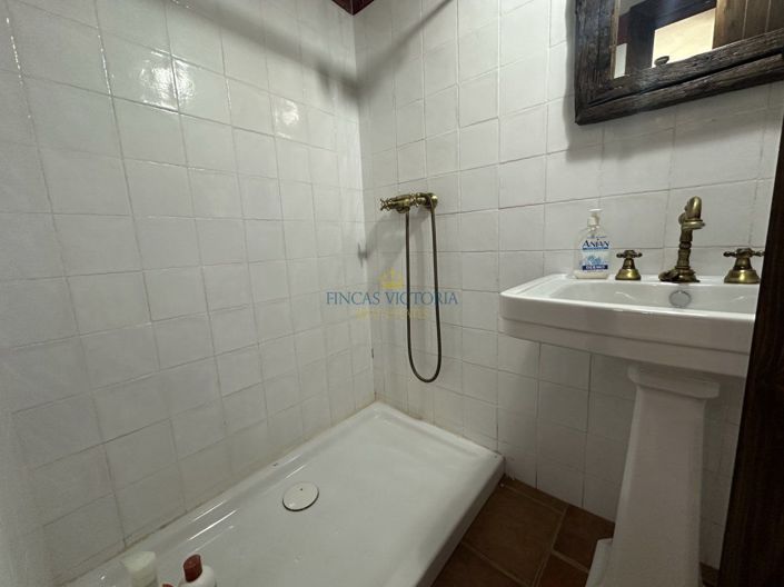 Image No.21-7 Bed Property for sale