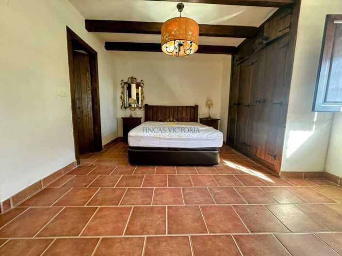 Image No.22-7 Bed Property for sale