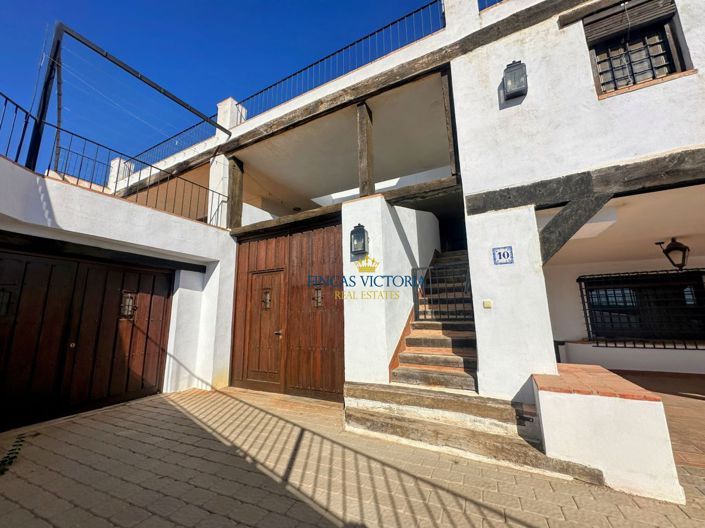 Image No.3-7 Bed Property for sale