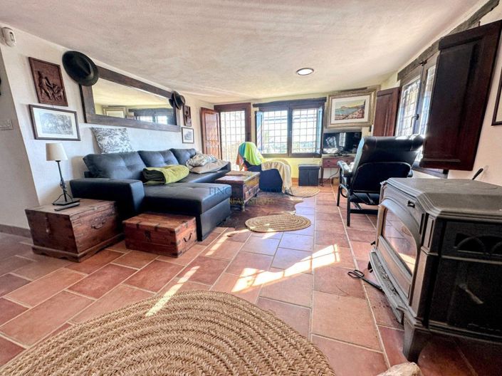 Image No.32-7 Bed Property for sale