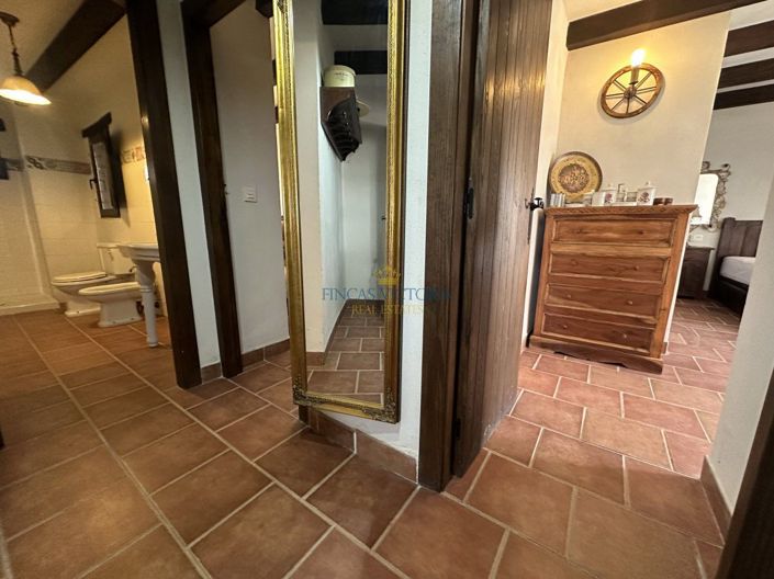 Image No.34-7 Bed Property for sale