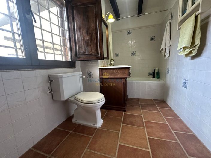 Image No.35-7 Bed Property for sale