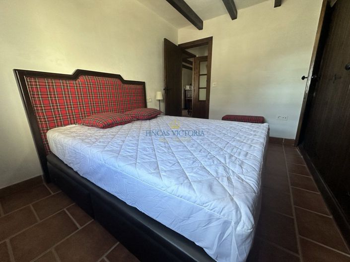 Image No.37-7 Bed Property for sale