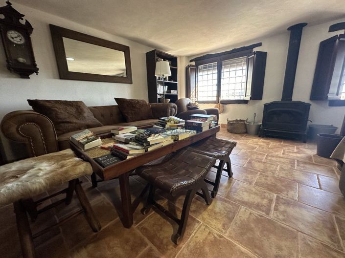 Image No.40-7 Bed Property for sale