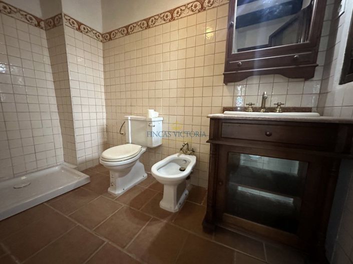 Image No.43-7 Bed Property for sale