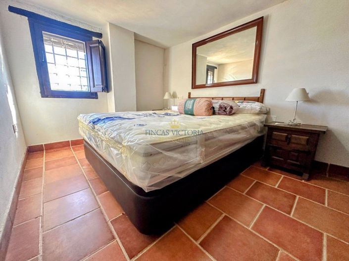 Image No.44-7 Bed Property for sale