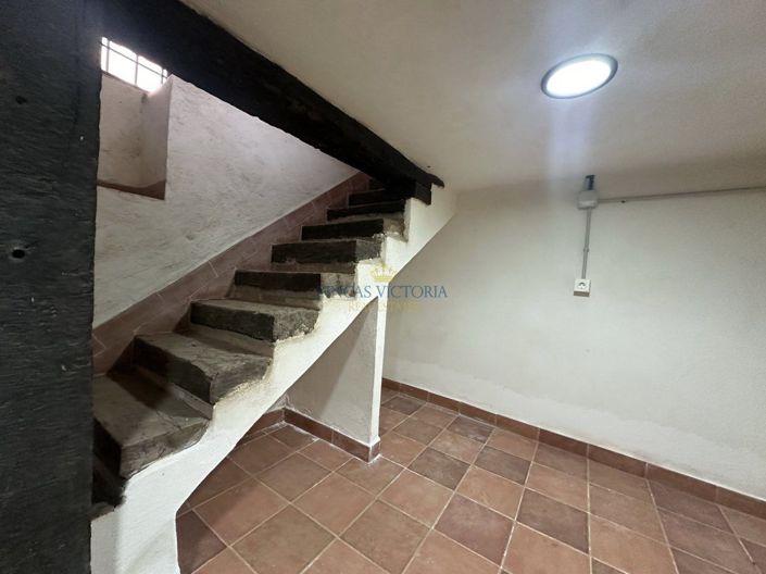 Image No.46-7 Bed Property for sale