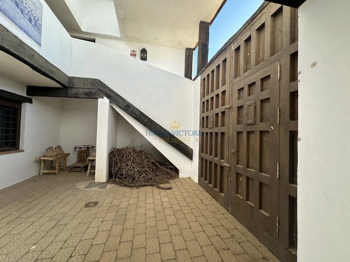 Image No.47-7 Bed Property for sale