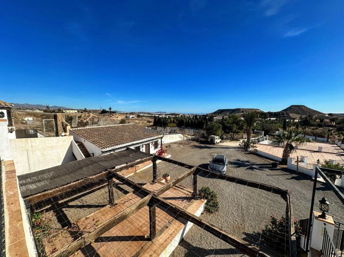 Image No.5-7 Bed Property for sale