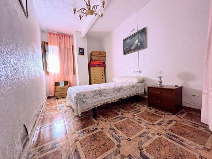 Image No.15-3 Bed Property for sale