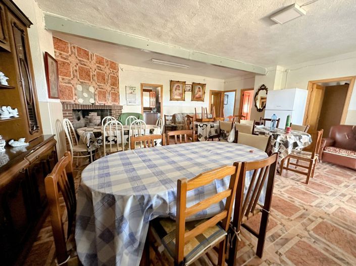 Image No.8-3 Bed Property for sale