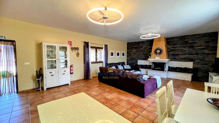 Image No.12-4 Bed Property for sale