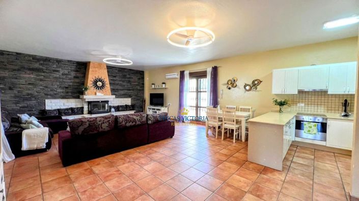 Image No.15-4 Bed Property for sale