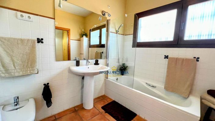 Image No.23-4 Bed Property for sale