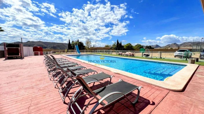 Image No.4-4 Bed Property for sale