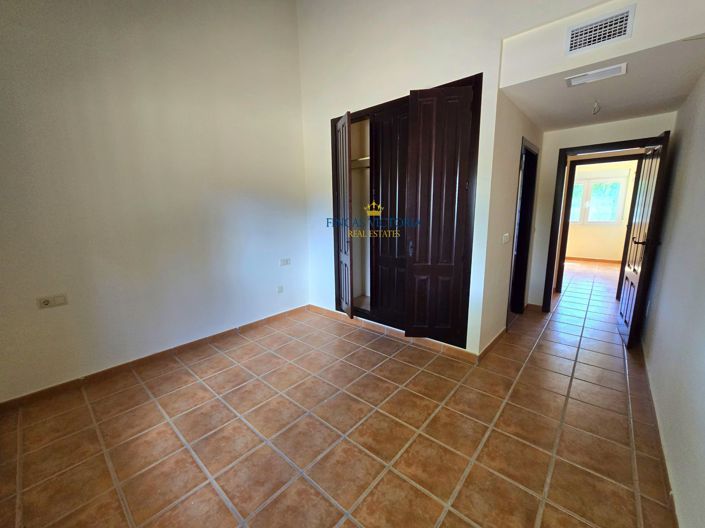 Image No.30-3 Bed Villa for sale