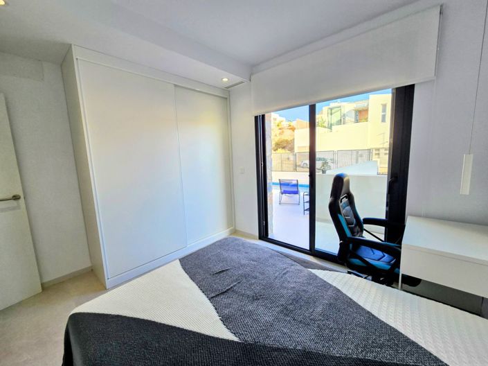 Image No.14-2 Bed Property for sale