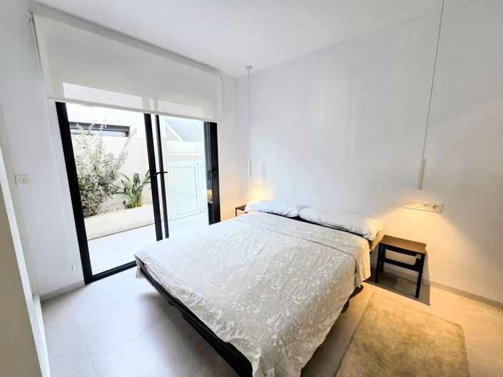 Image No.17-2 Bed Property for sale