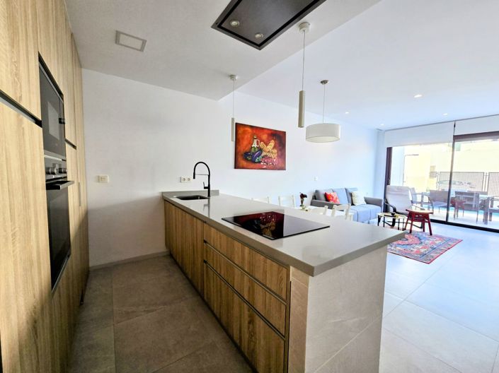 Image No.10-2 Bed Property for sale