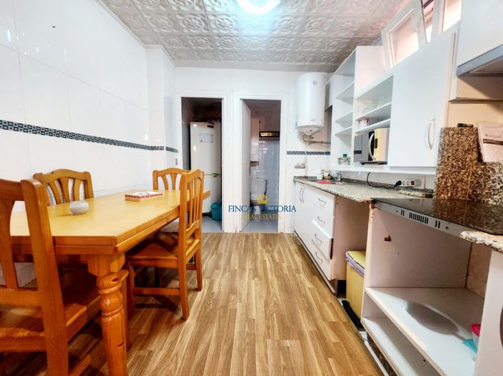 Image No.11-3 Bed Property for sale