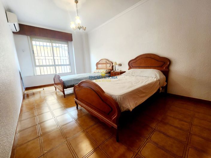 Image No.18-3 Bed Flat for sale