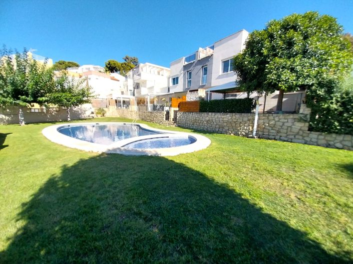 Image No.1-4 Bed Semi-Detached for sale