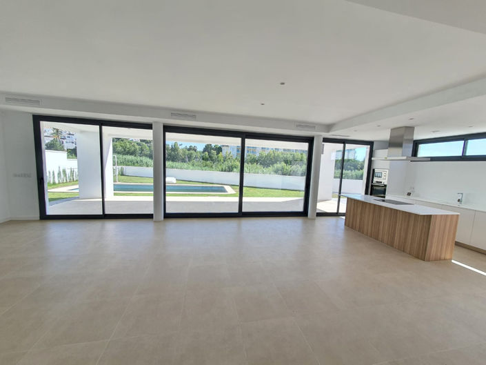 Image No.10-4 Bed Villa for sale