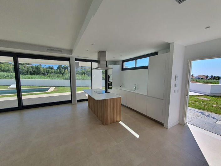 Image No.11-4 Bed Villa for sale