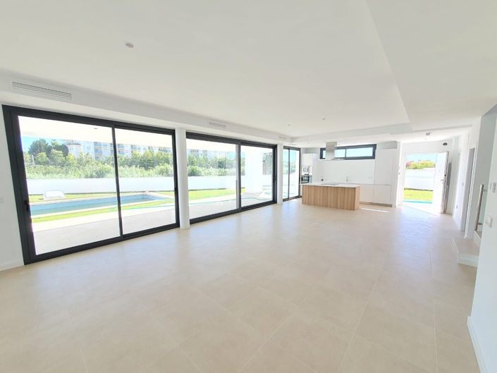 Image No.12-4 Bed Villa for sale