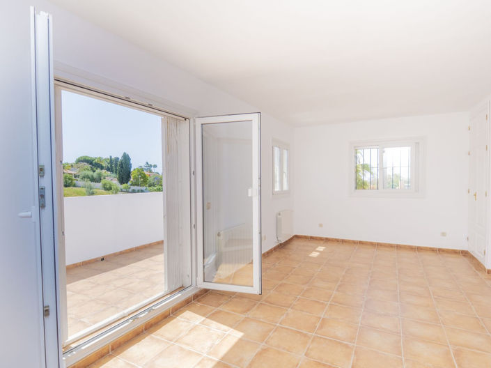 Image No.17-5 Bed Villa for sale