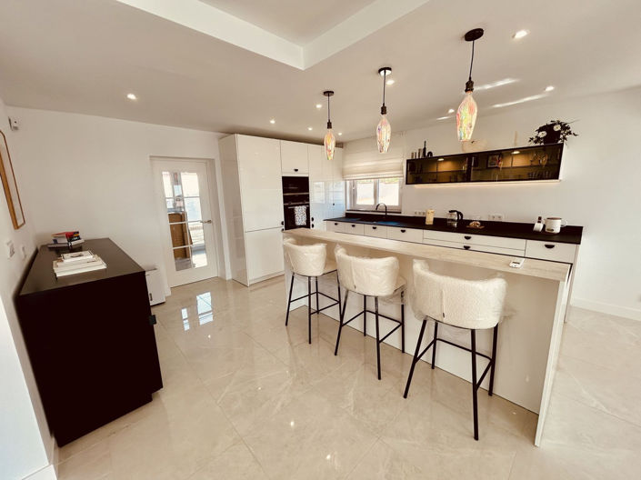 Image No.14-4 Bed Villa for sale