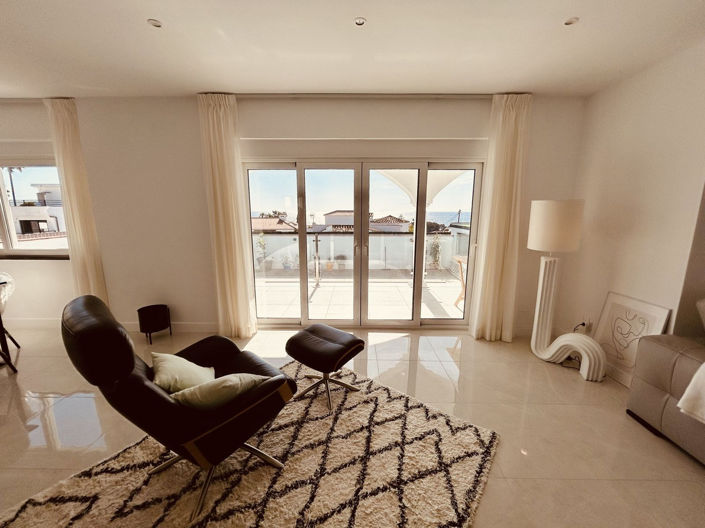 Image No.8-4 Bed Villa for sale