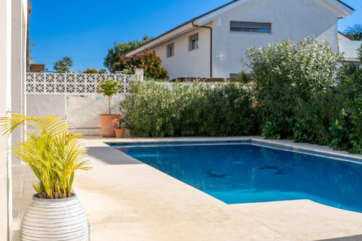 Image No.2-4 Bed Villa for sale