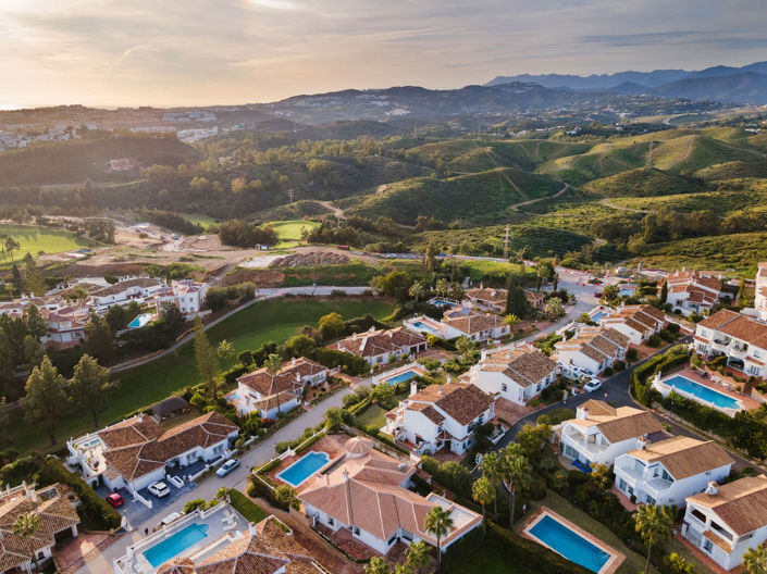 Image No.2-4 Bed Villa for sale