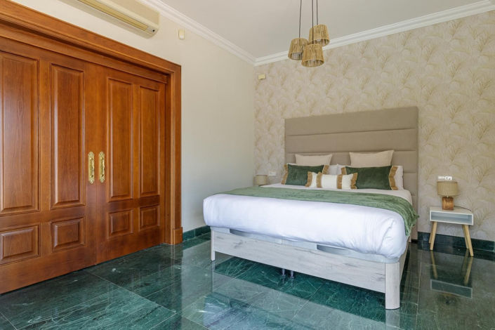 Image No.10-5 Bed Villa for sale