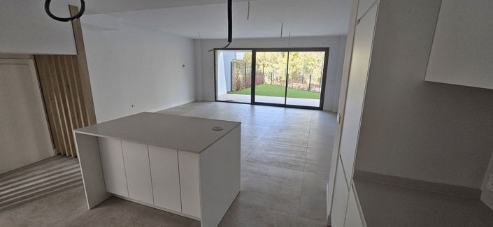 Image No.23-3 Bed Townhouse for sale