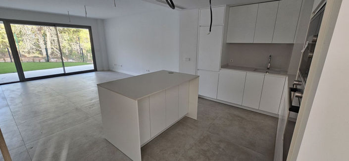 Image No.24-3 Bed Townhouse for sale