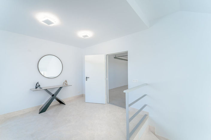 Image No.28-6 Bed Villa for sale