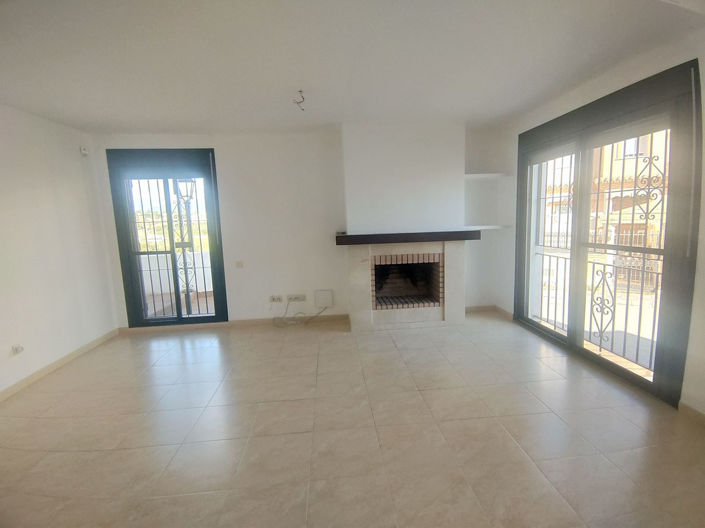 Image No.16-4 Bed Townhouse for sale