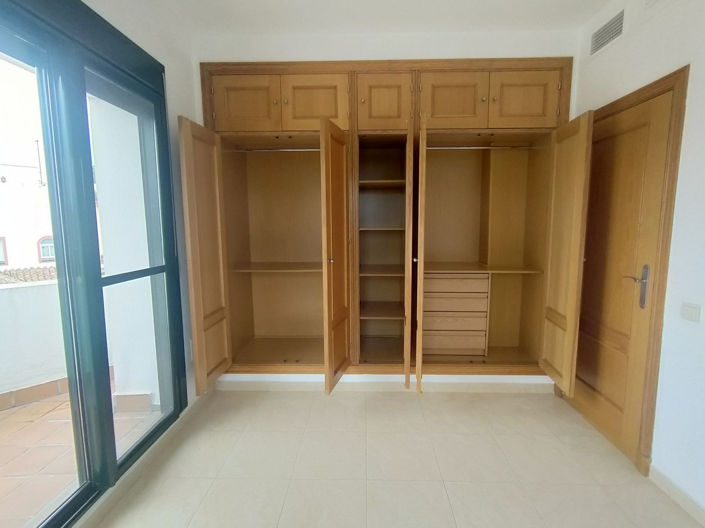 Image No.23-4 Bed Townhouse for sale