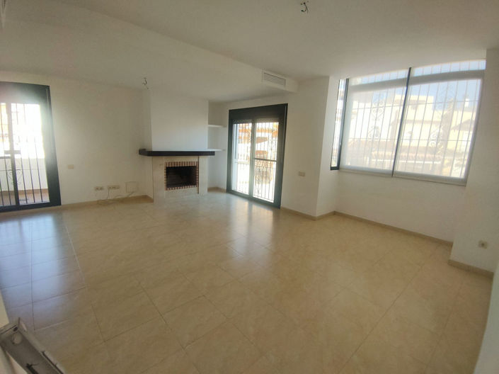 Image No.8-4 Bed Townhouse for sale