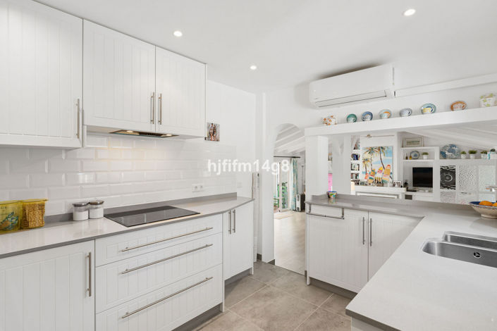 Image No.14-4 Bed Villa for sale