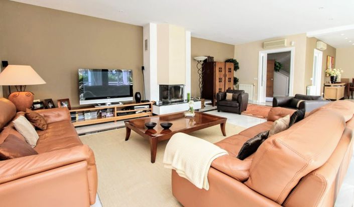 Image No.10-6 Bed Villa for sale